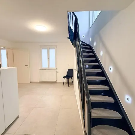 Modernes Haus Direkt Am Rhein