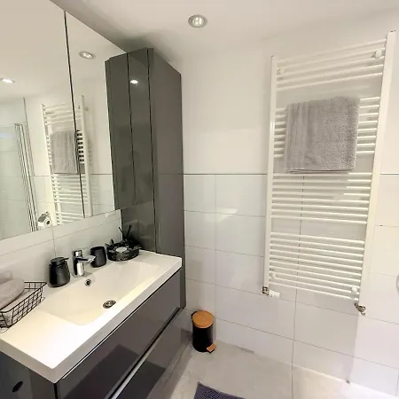 Modernes Haus Direkt Am Rhein